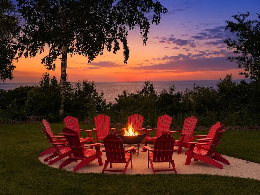 Lake Michigan Beachfront - King Suite - Game Room - Image 1