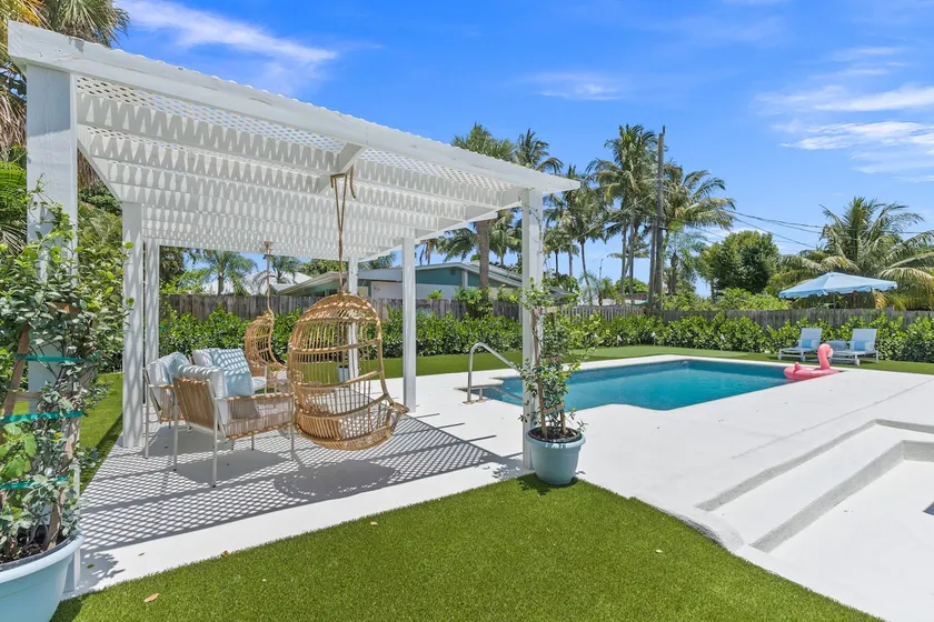 Downtown Stuarts Blue Palm Villa - Image 1
