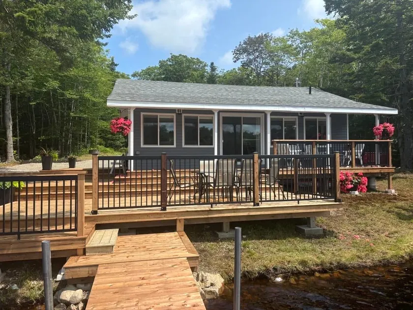 Chez Gail Au Lac - Image 1
