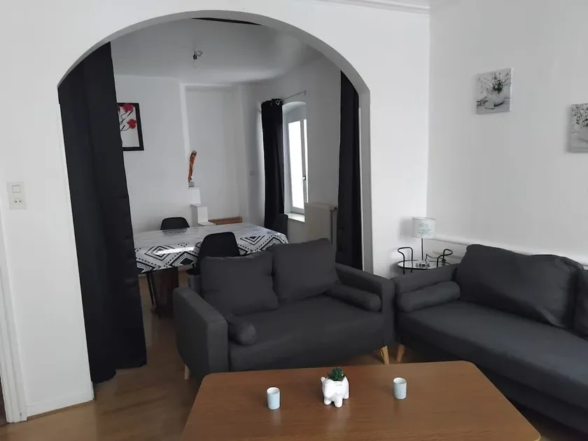 F3 apartment in downtown Mirecourt - Image 1