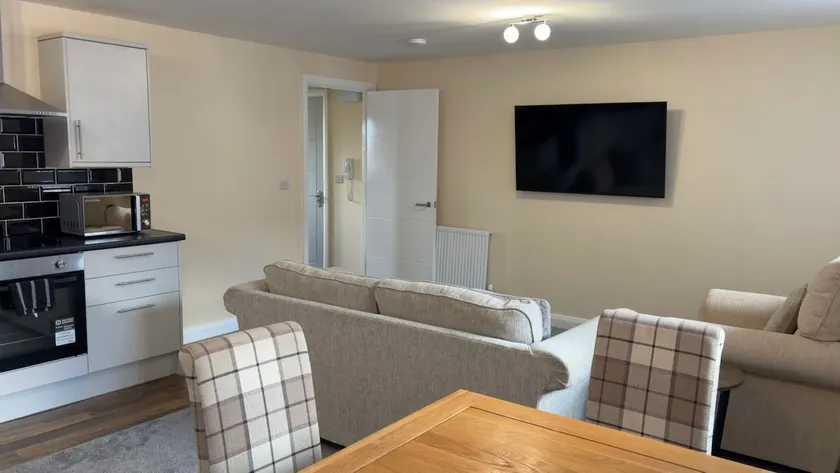 Easy Living Stays Burton on Trent - Image 1
