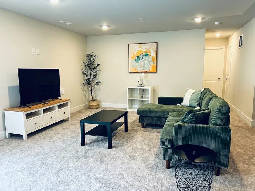 Spacious & Charming 1BR with King Bed - Image 1