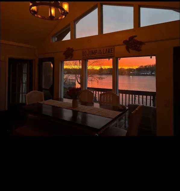 Bay Edge Cottage - Image 1
