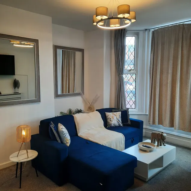 Home in Woodhouse, Leeds,Free 4 Car Parking,Free WiFi - Image 1
