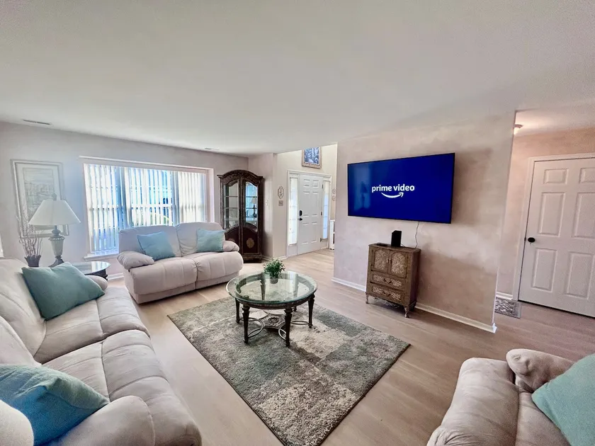 Bayfront House: Best Views! Mins to Beach & AC - Image 1