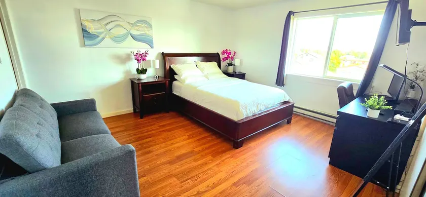 Fully furnished 3 bedroom 2 bathroom apartment unit with air conditioning - Image 1