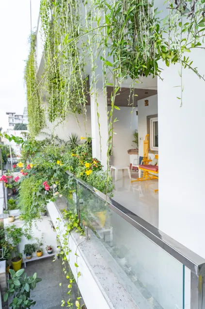 2BHK w/ Terrace | 2 Min to Ganga | Pet OK - Image 1