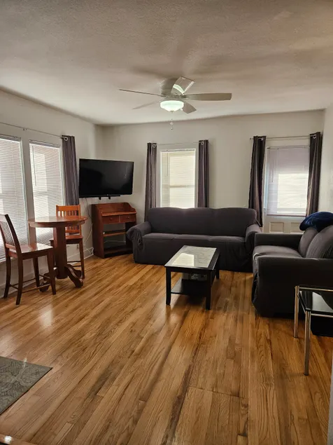 Downtown Culver upstairs apartment - Image 1