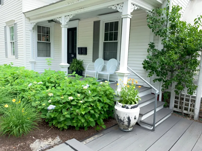 Middle Village Walk-Up - Image 1