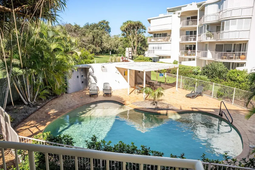Surfside Buddina Beachfront 3bed Apt - Direct Beach Access - Image 1