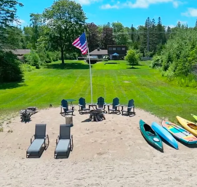 Lake Huron Beach: Hot Tub, Kayaks & Amazing Views - Image 1