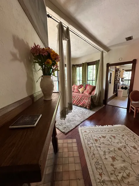 Spacious DWTN Victorian apt Duckpond - Image 1