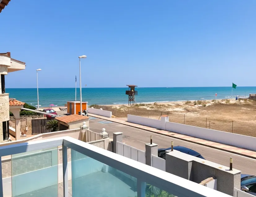 The Mediterranean is less than 50 meters away. - Image 1