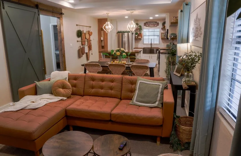 Charming home 3 min to outlets - Image 1
