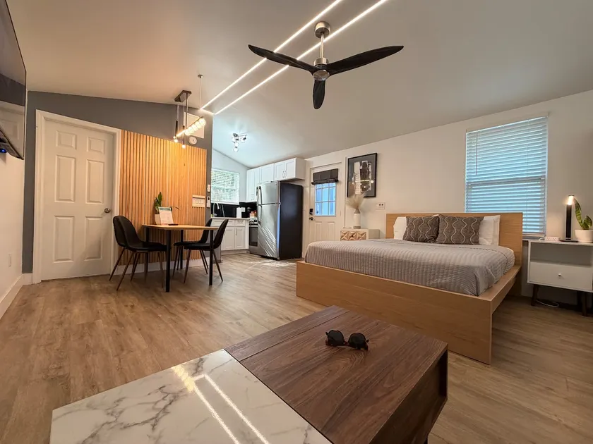 San Marco/Downtown Modern Suite - Image 1