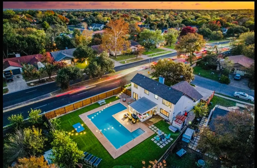 The Backyard-Sleeps 12•Games•Fire Pit•Pet Friendly - Image 1