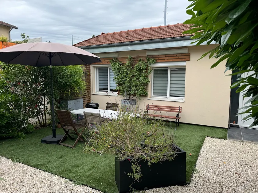 2-bedroom house with garden - Image 1