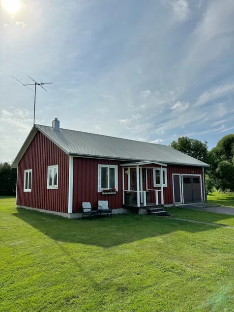 Hållgårdens Grandfather's Cottage - Image 1