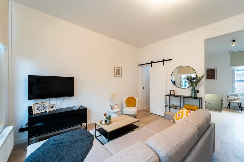 Antwerp Comfort: 3-Bedroom Apartment for 9 - Image 1