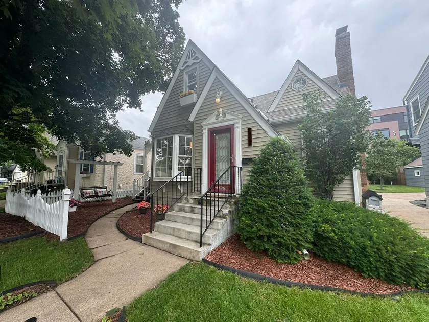 Spacious 2BR-50th & France| Walk to Shops & Dining - Image 1