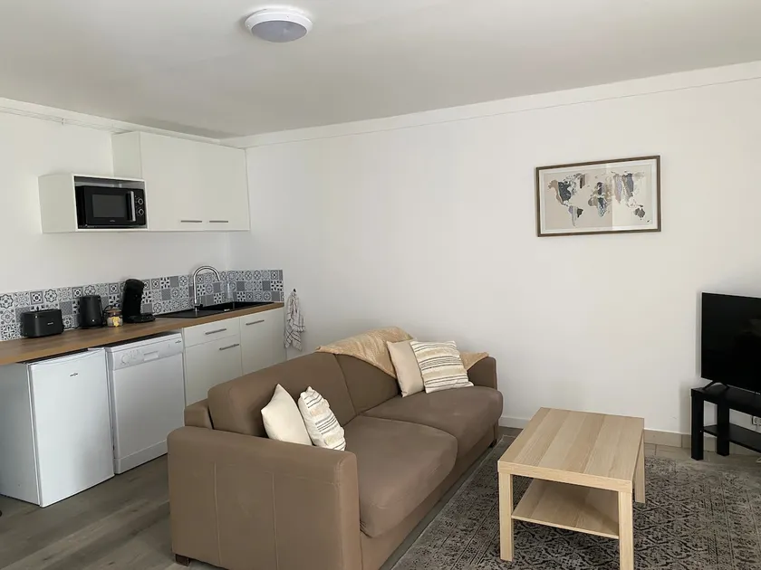 Spacious & Comfortable 100m2 House with Garden - Image 1