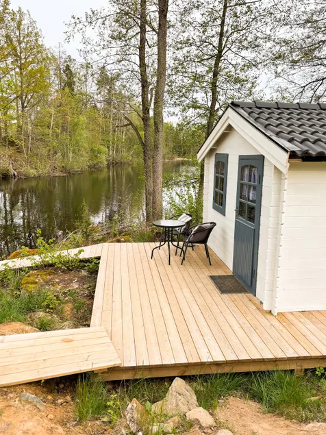 Cozy lakefront cabin - Image 1