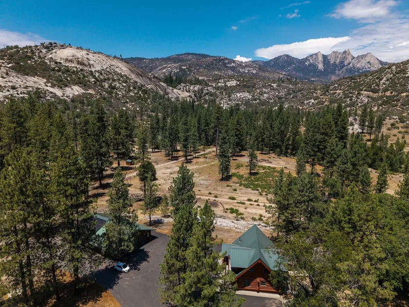 Sugar Pine Lodge at Peppermint Falls Ranch - Image 1