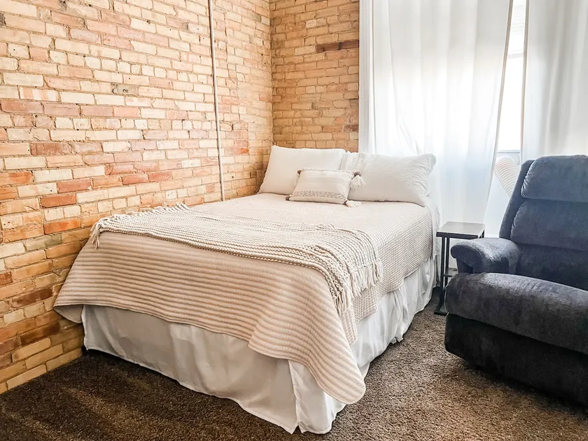 Perfect downtown location! Unit B - Image 1