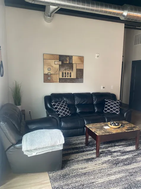 Cozy Luxury Apartment Downtown - Image 1