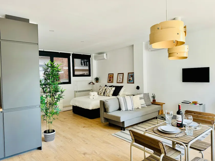 Spacious Studio ideal for Families & Work - Image 1