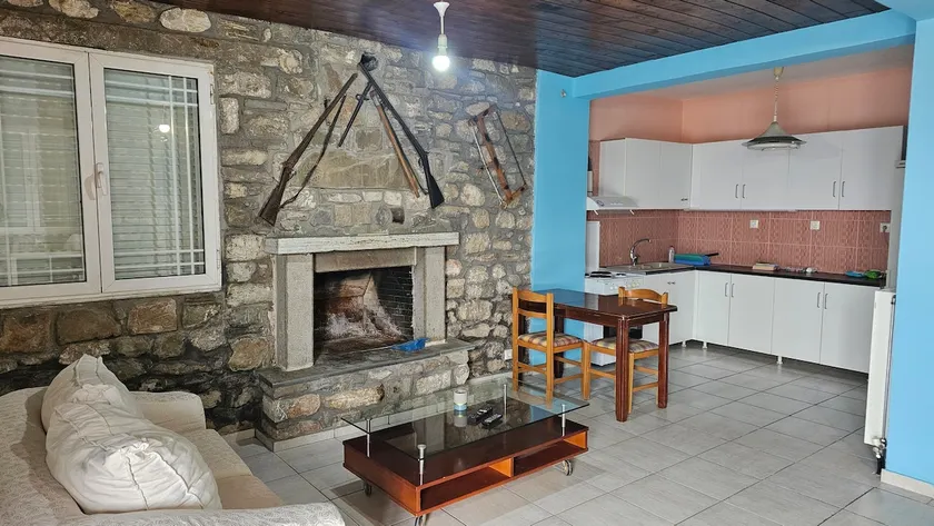 HOUSE IN SELLA, PATRAS - Image 1