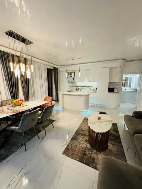 Spacious Penthouse 2BD apartment - free parking - Image 1