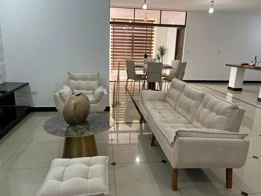 Modern and stylish - Image 1