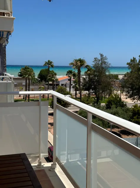 An apartment with an ocean view - Image 1