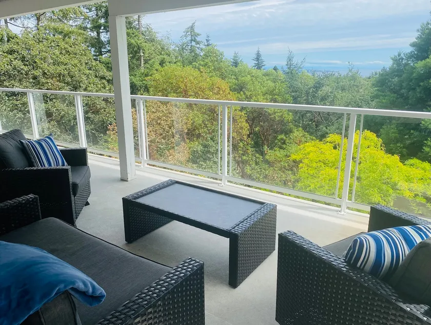 Oceanview Oasis near beaches, trails & downtown - Image 1