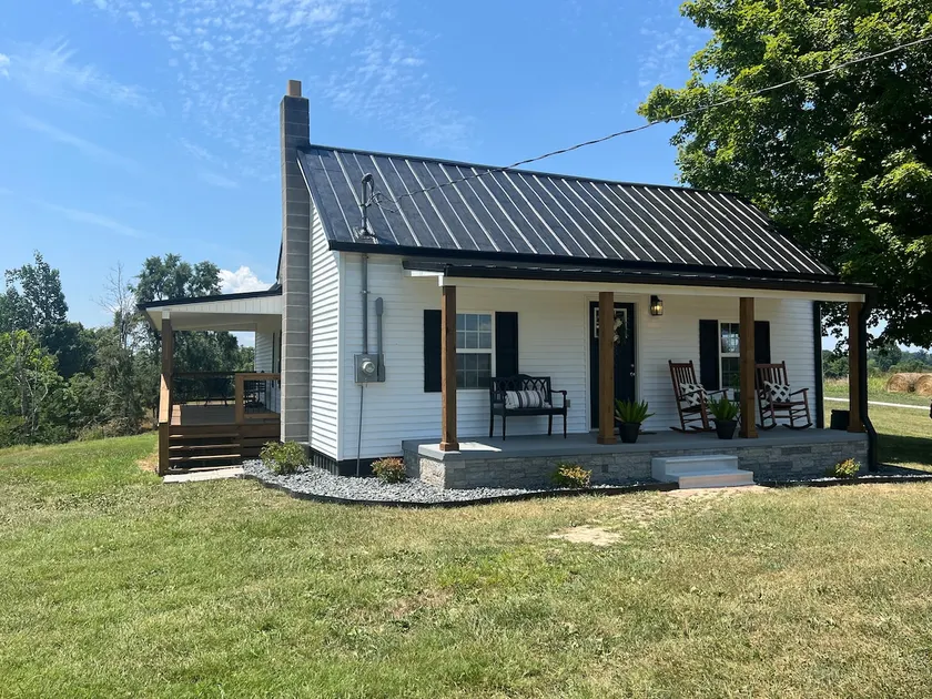 Country cottage near lake! - Image 1