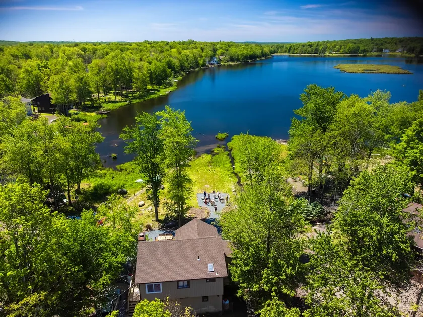 Lakefront Family Home in Poconos | Fire Pit & BBQ - Image 1