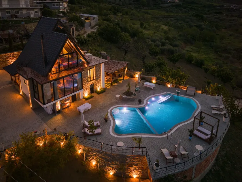 Sunrise House - Swimming Pool - Image 1