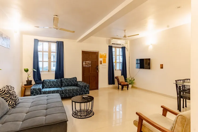 Sweet Retreat - Chic 2BHK • Bathtub + Beach Drive - Image 1