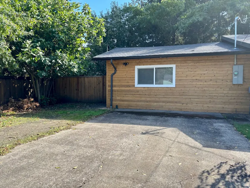Large Studio, 4-mi to Airport, 5-mi to UO & Autzen - Image 1
