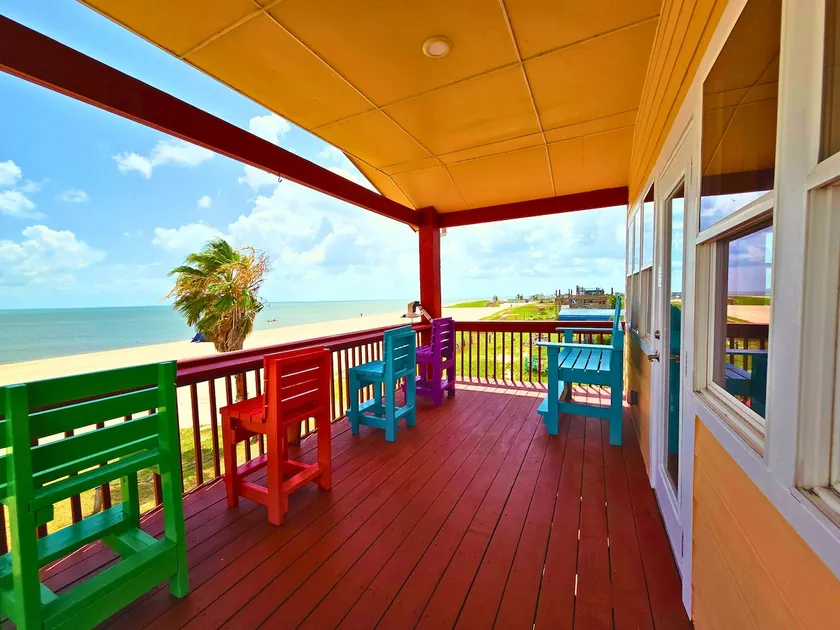 Walk onto Beach | Stilt Cottage w/ Views - Image 1
