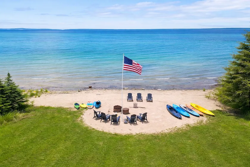 Beachfront, Hot Tub, Kayaks, Mackinaw Bridge Views - Image 1