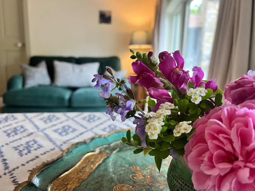 Romantic coach house cottage - Image 1