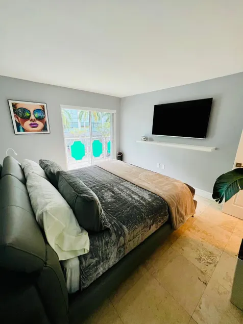Newly remodeled apt/ South beach - Image 1
