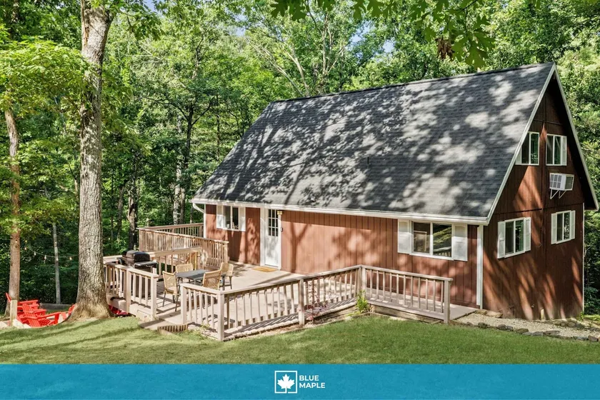Loft-style cabin w/hot tub & fireplace - Image 1