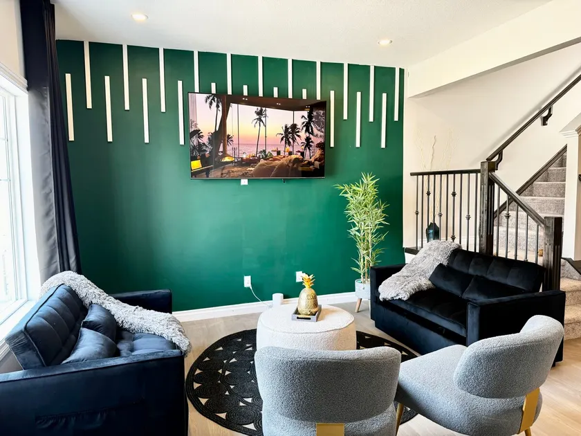 Spacious 3bed|near Airport|Free Parking|King Bed - Image 1
