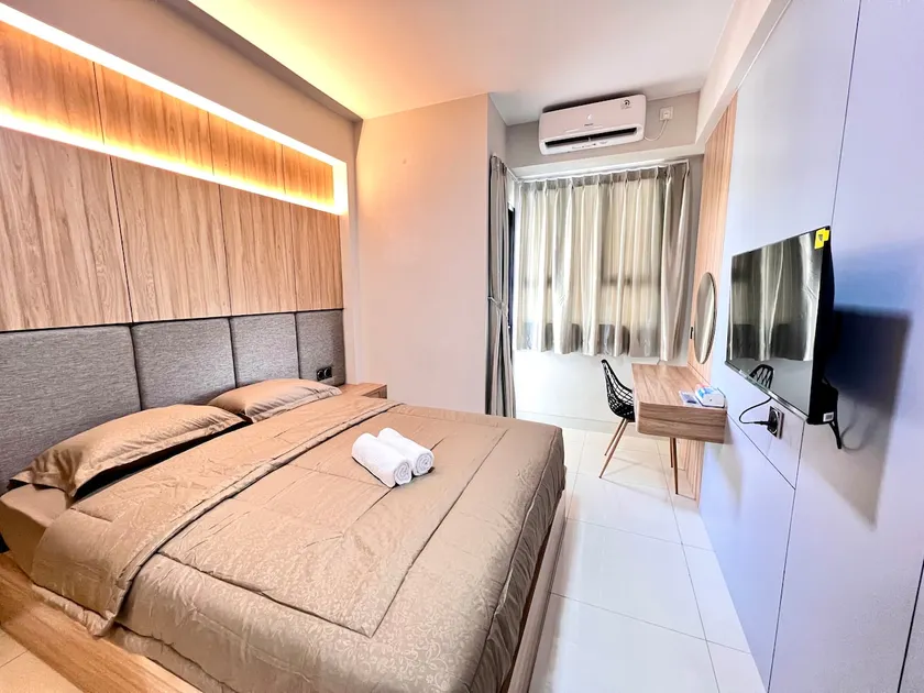 Baloi Studio Pool View |Smart TV Near Grand Batam - Image 1