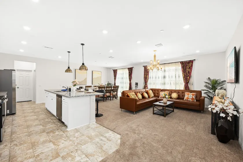 3600+ft/Super large villa/4TVS/10 Beds/6BR4BA - Image 1