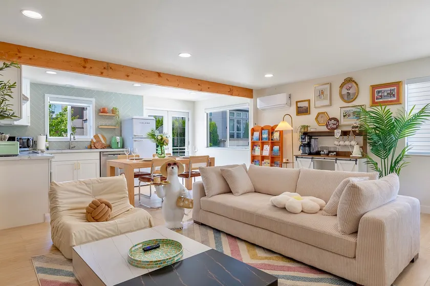2 King Modern Suite w/ AC and Fenced Yard - Image 1