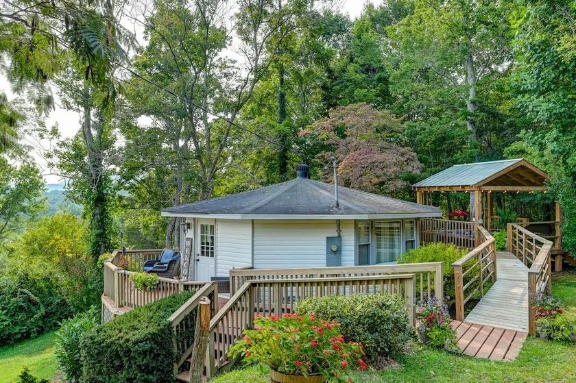 The View! minutes to Asheville! Private Hot Tub! - Image 1